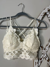 Load image into Gallery viewer, Crochet Lace bralette
