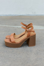 Load image into Gallery viewer, Feel It Platform Heel Sandals
