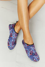 Load image into Gallery viewer, MMshoes On The Shore Water Shoes in Navy
