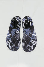 Load image into Gallery viewer, MMshoes On The Shore Water Shoes in Black Pattern
