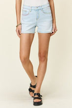 Load image into Gallery viewer, Judy Blue Full Size Contrast Stitching Denim Shorts with Pockets
